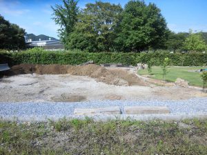 庭土と畑土の入れ替え（施工中）