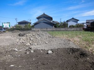 3.残土による埋め立て作業中 3.残土による埋め立て作業中