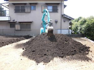 4.バックフォーでの敷き均し作業