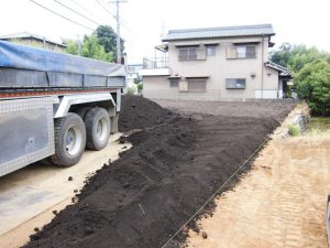 6.同様にダンプで黒土の搬入